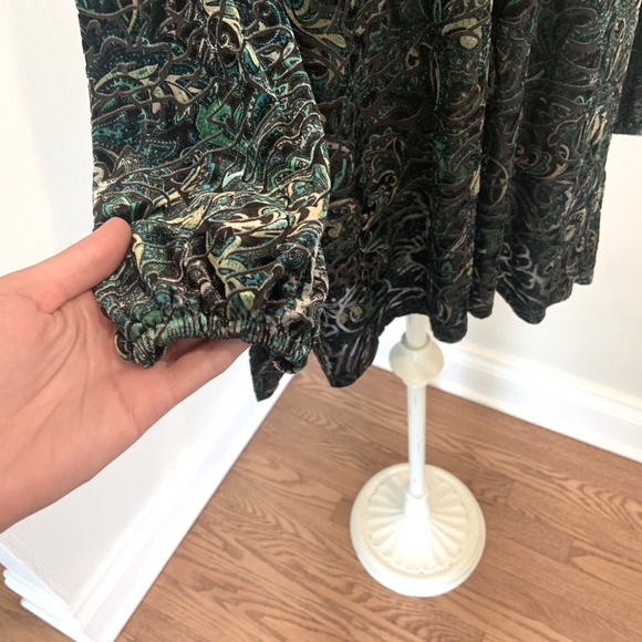 Green Velvet Long Sleeve Mini Dress - Picture 4 of 8